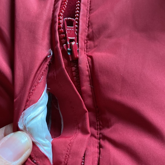 Red puffer winter jacket in size L - Picture 6 of 13